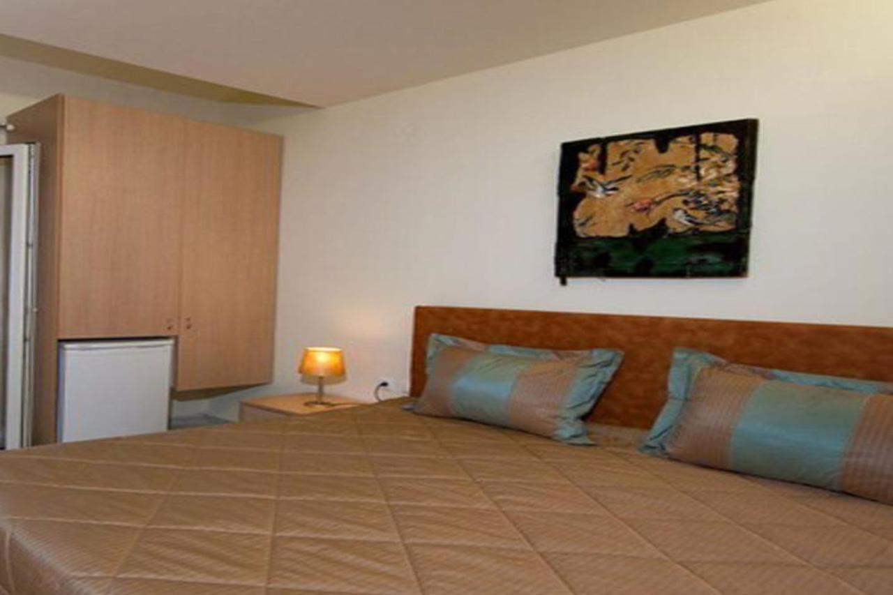 Venus Beach Hotel Bungalows Nea Styra Exteriör bild